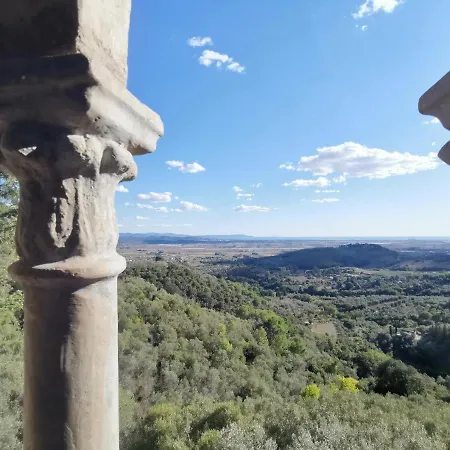 In A Beautiful Etruscan Village Suspended Between Sky And Sea A Castle On The Archipelago Holiday home